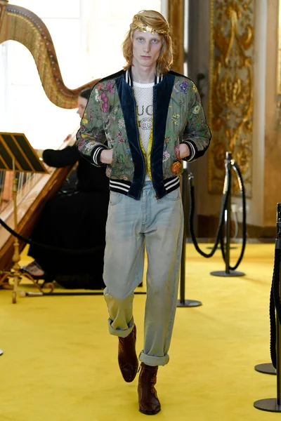 Look 23